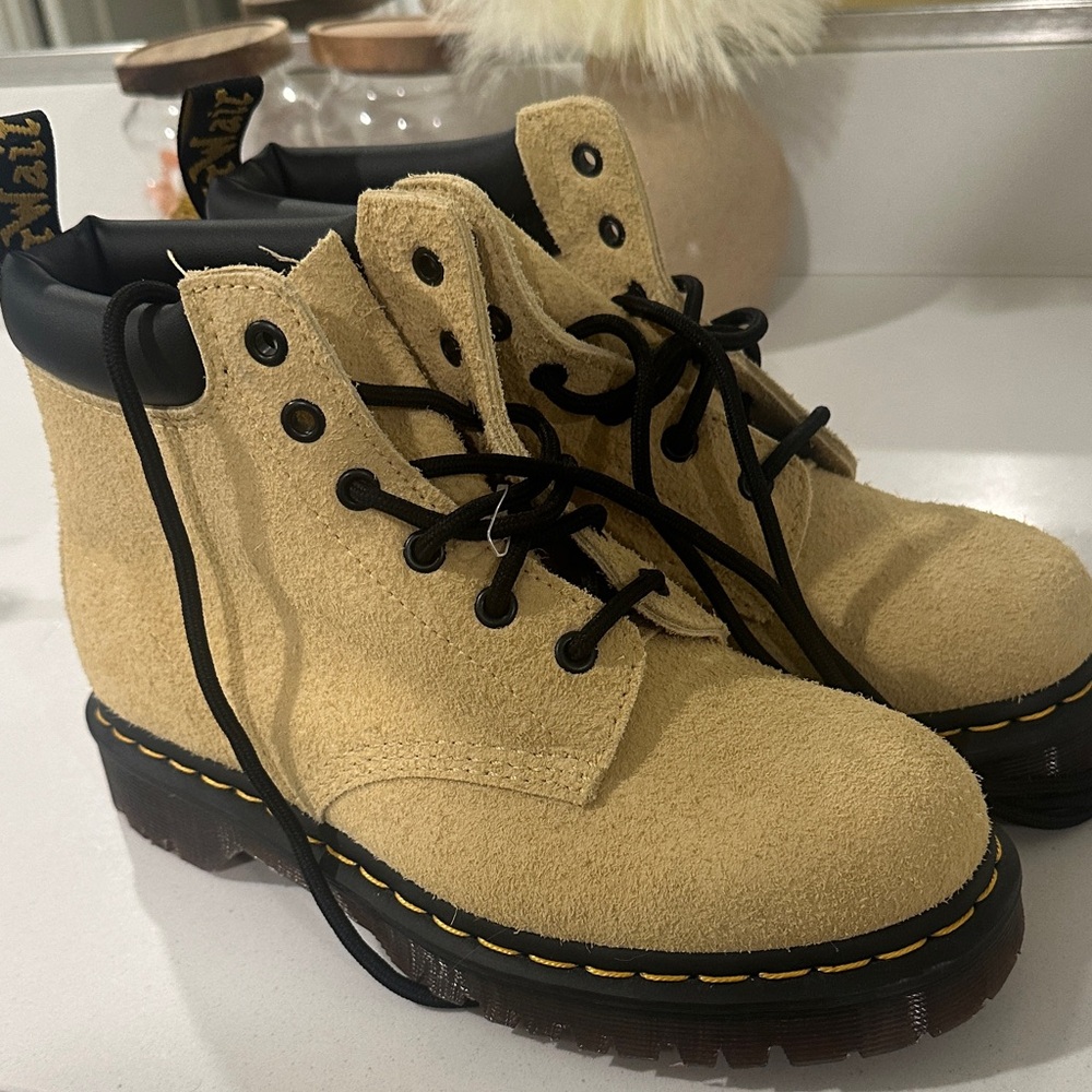 Dr. Martens Tan Ankle Boots NWT - Picture 5 of 5